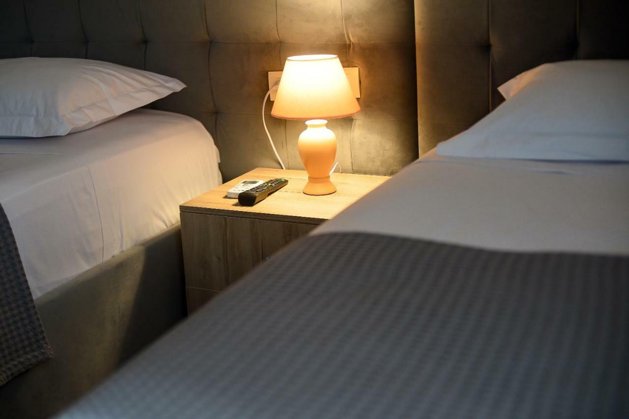 Hotel Niku Tirana Buitenkant foto