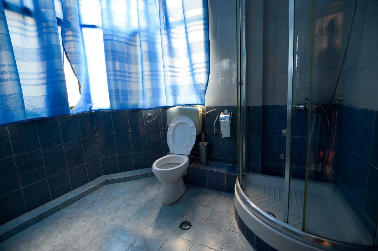 Hotel Niku Tirana Buitenkant foto