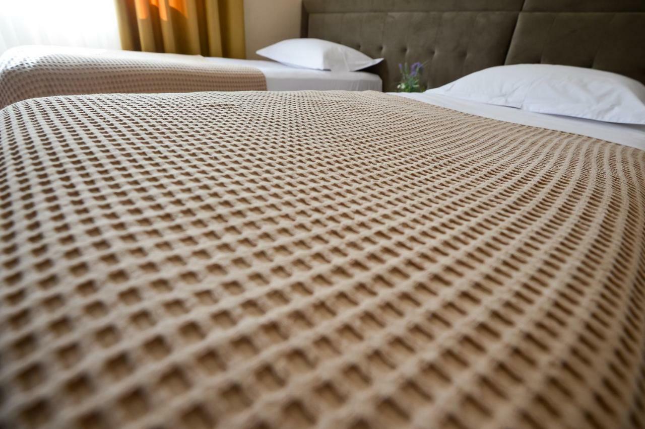 Hotel Niku Tirana Buitenkant foto
