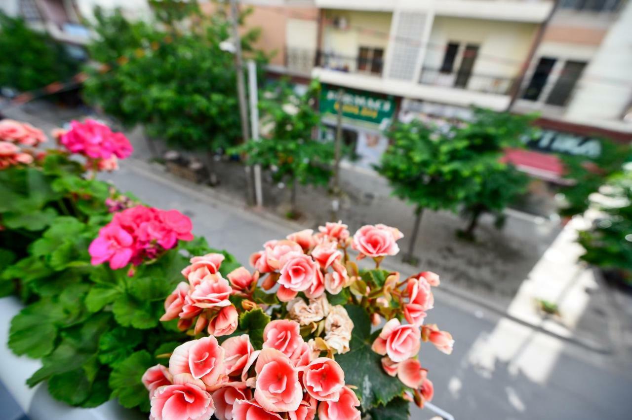 Hotel Niku Tirana Buitenkant foto