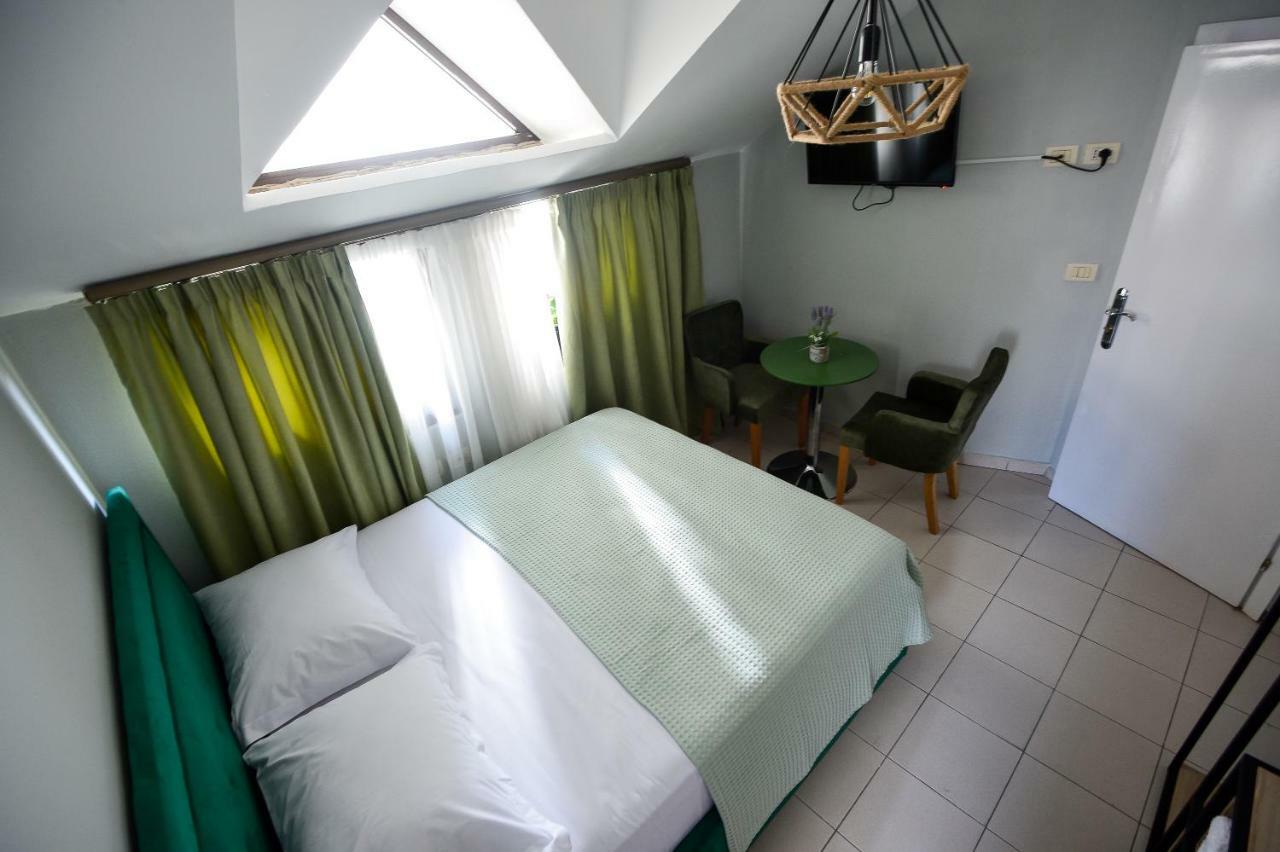 Hotel Niku Tirana Buitenkant foto