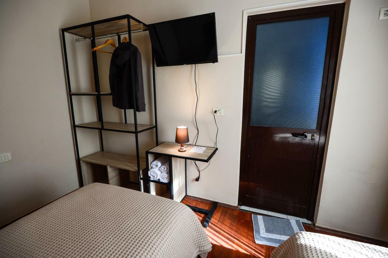 Hotel Niku Tirana Buitenkant foto