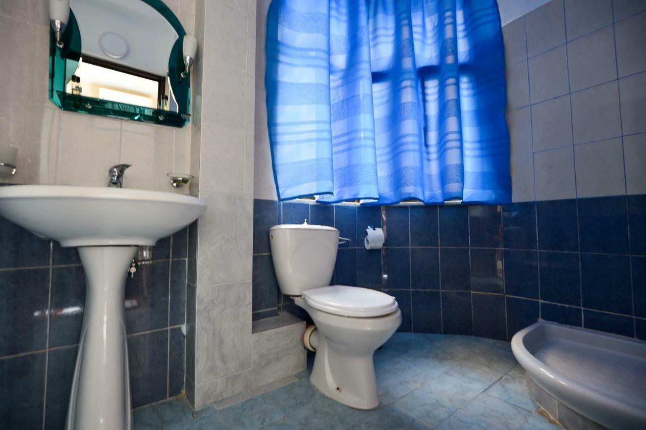 Hotel Niku Tirana Buitenkant foto