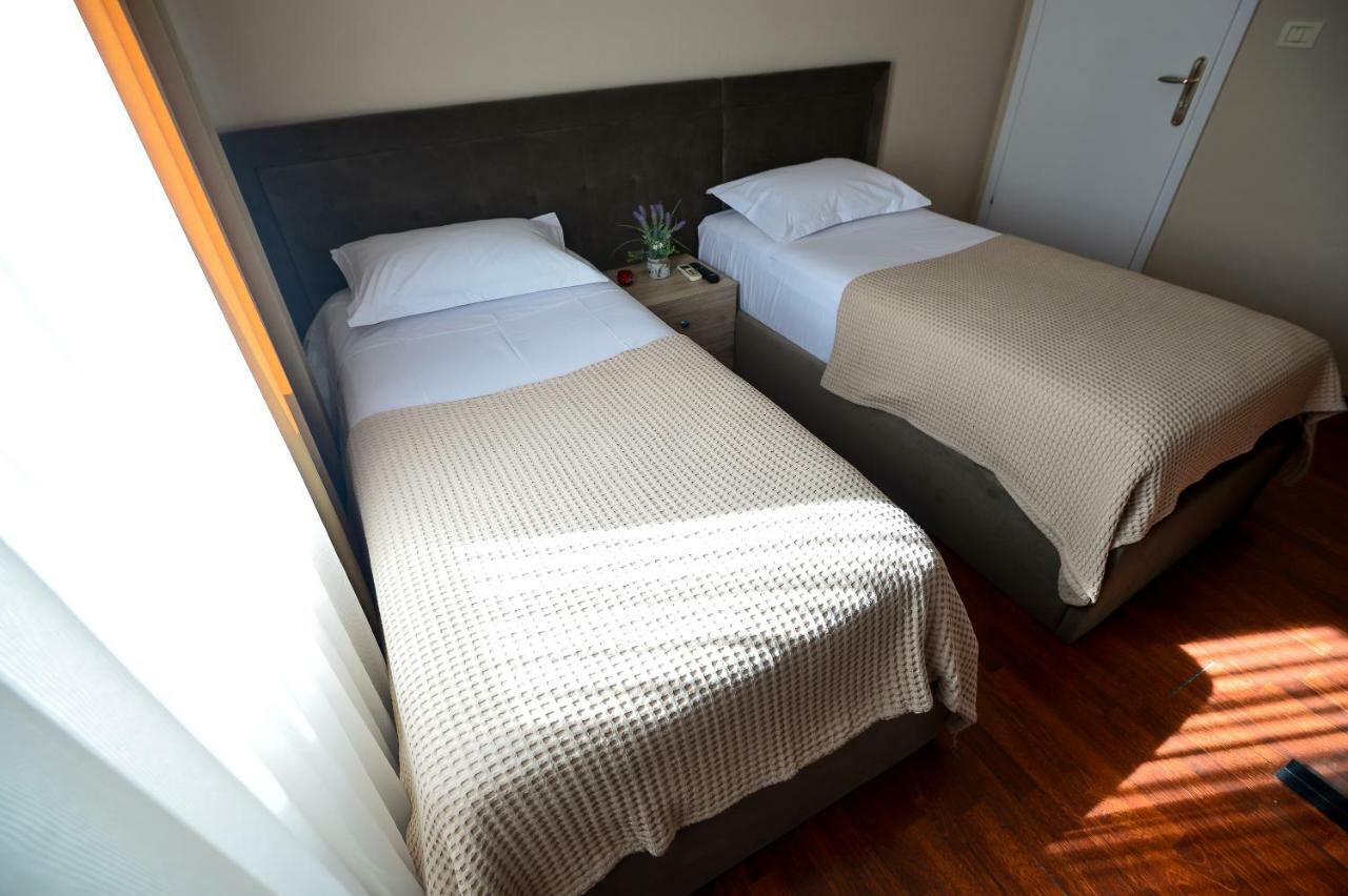 Hotel Niku Tirana Buitenkant foto