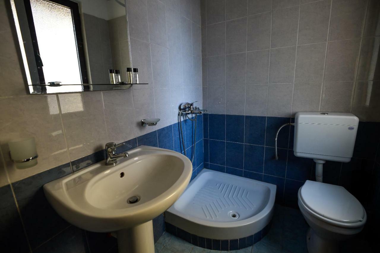 Hotel Niku Tirana Buitenkant foto