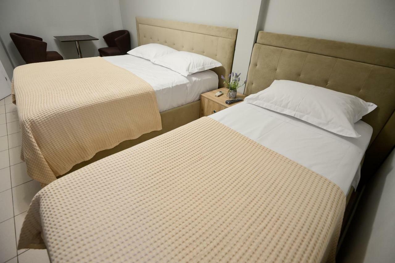 Hotel Niku Tirana Buitenkant foto