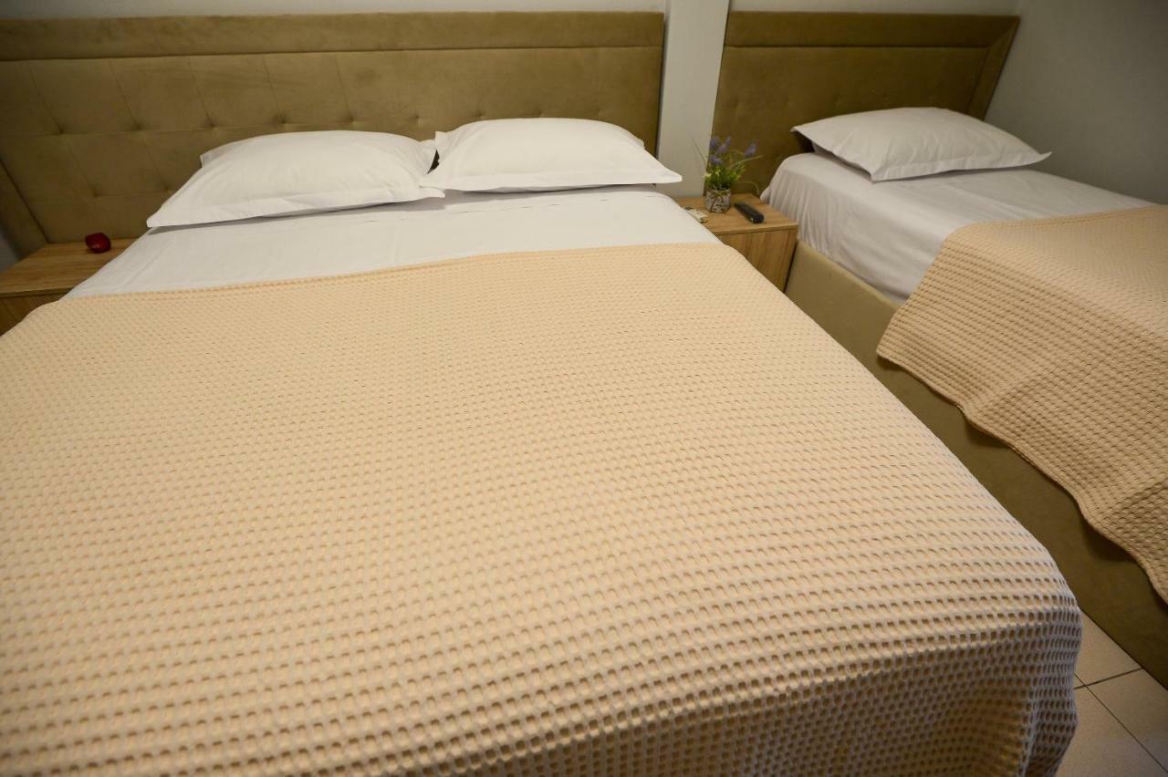 Hotel Niku Tirana Buitenkant foto