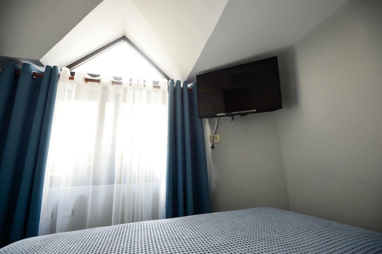 Hotel Niku Tirana Buitenkant foto