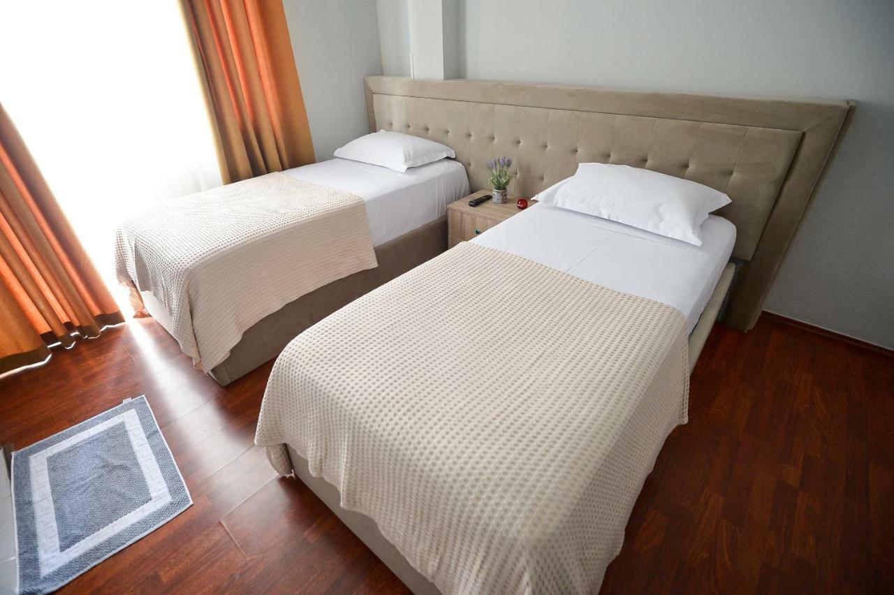 Hotel Niku Tirana Buitenkant foto