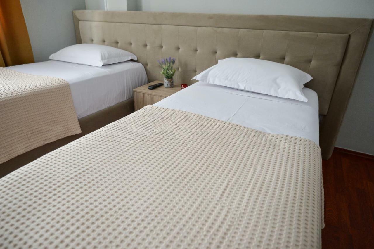 Hotel Niku Tirana Buitenkant foto
