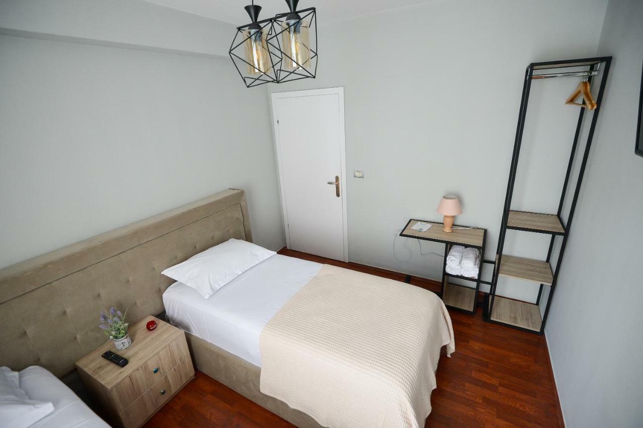 Hotel Niku Tirana Buitenkant foto