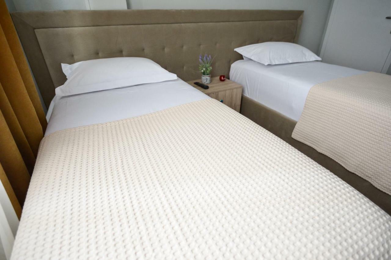 Hotel Niku Tirana Buitenkant foto