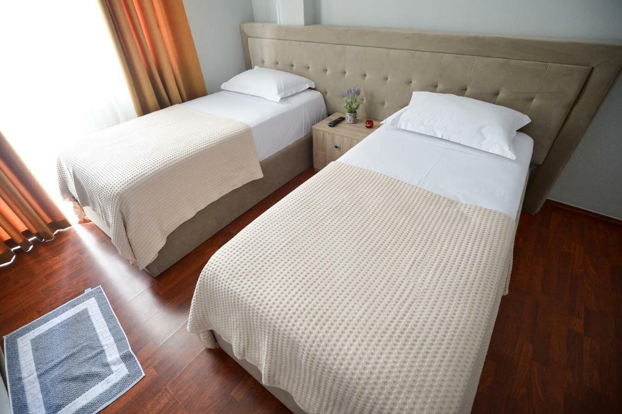 Hotel Niku Tirana Buitenkant foto
